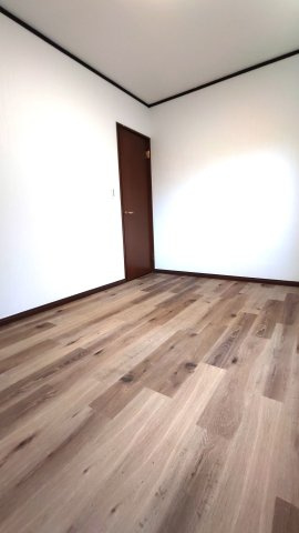 東大阪市西岩田1丁目　中古戸建の洋室