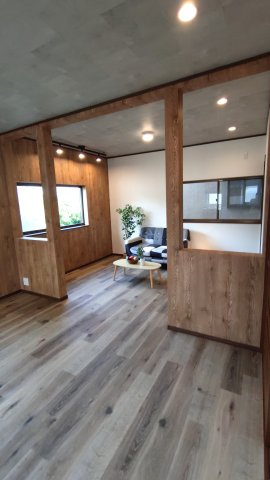 東大阪市西岩田1丁目　中古戸建の居間・リビング