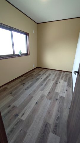 東大阪市西岩田1丁目　中古戸建の洋室