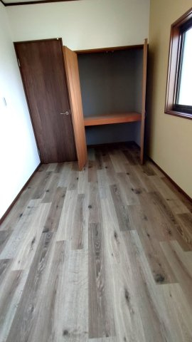 東大阪市西岩田1丁目　中古戸建の洋室