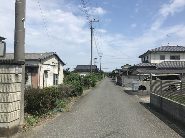 鴻巣市屈巣の売地の前面道路含む現地写真