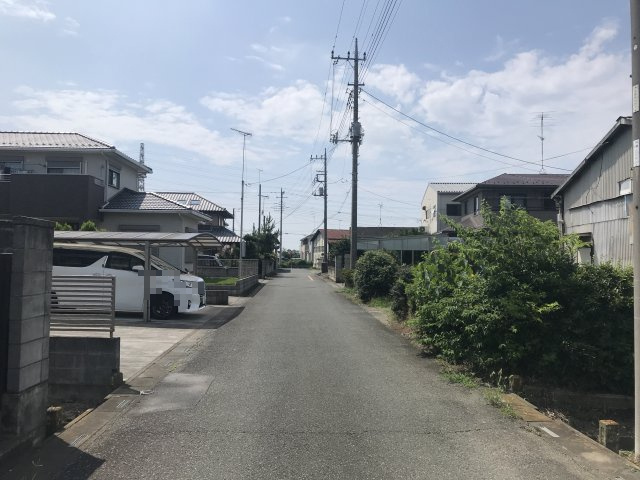 鴻巣市屈巣の売地の前面道路含む現地写真