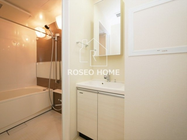 アビエール松屋町の洗面所|同マンション別部屋：参考写真