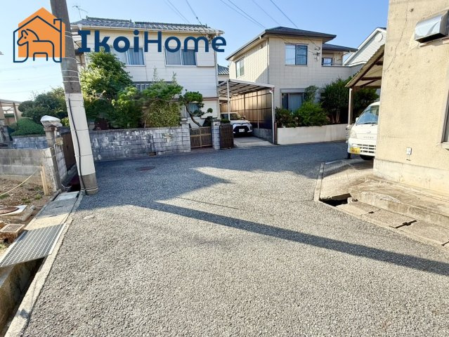 神戸市西区大沢1丁目　土地の前面道路含む現地写真|前面道路は幅員5.4ｍになります。交通量も少なく安心の住環境です。