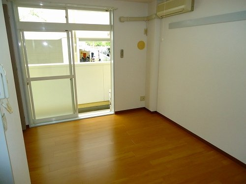 フラッツネオシティーの居間・リビング