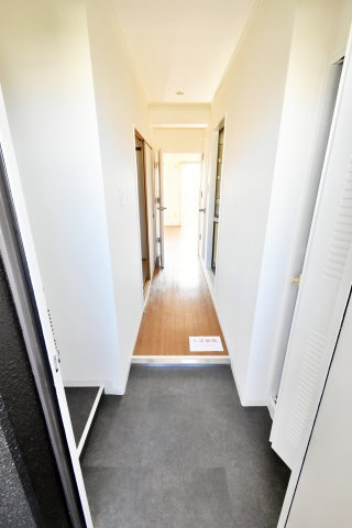 ポートヴィラメイセイの玄関