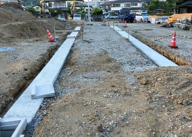 【外観】 | 土地購入を検討されている場合、境界杭がない状態で購入してしまうと境界確定測量をする必要があり、費用がかかります。購入の前に、売主、隣土地所有者立ち合いのもと境界を確定し境界杭を設置するのがベストです。
