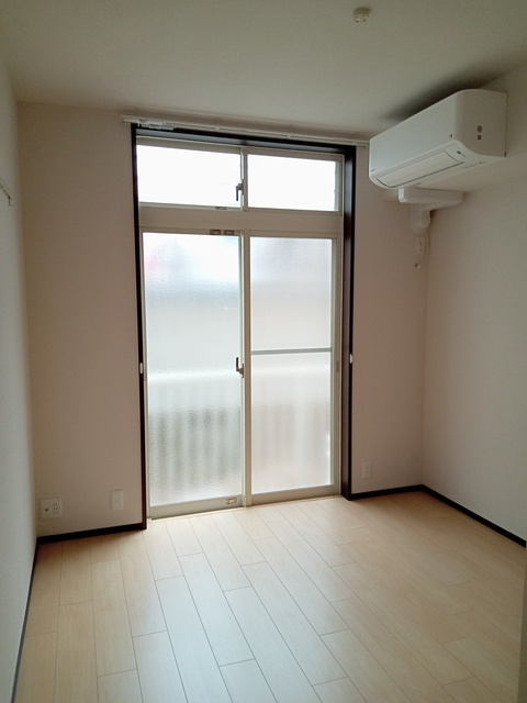 上田コーポの居間・リビング|★内装キレイにリフォーム済みのお部屋です★