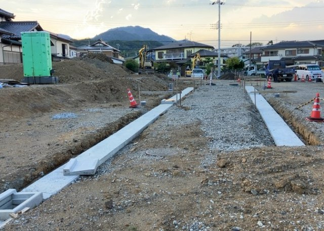 【外観】 | 土地購入を検討されている場合、境界杭がない状態で購入してしまうと境界確定測量をする必要があり、費用がかかります。購入の前に、売主、隣土地所有者立ち合いのもと境界を確定し境界杭を設置するのがベストです。
