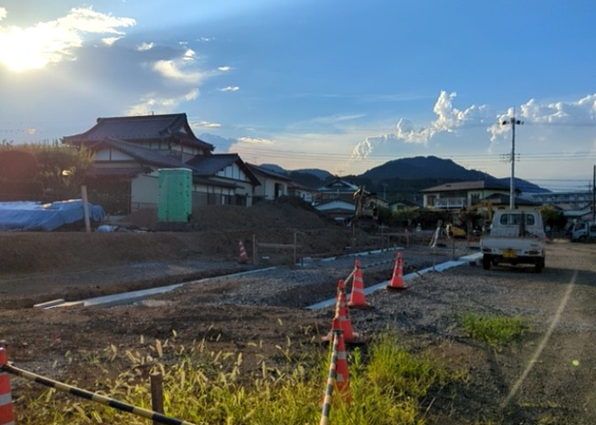【外観】 | 物件の詳細については、現地を見てわかること以外に、役所や法務局などで調べないとわからないことがあります。そのため、現地に行く場合は、もしこの物件を買ったらどのような生活ができるかをイメージしましょう。