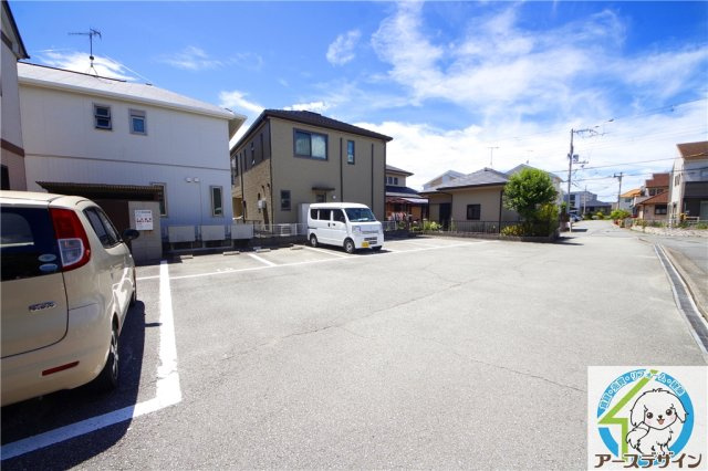 グランディールⅠの駐車場