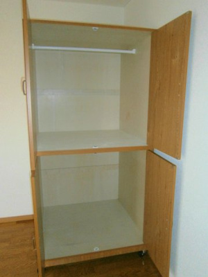 【収納】 | メリーアミーゴ | （洋室側 収納：①足元キャスター付き、室内での移動可能　②上段ハンガーパイプ付）