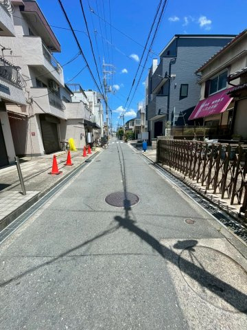 寝屋川市春日町の前面道路含む現地写真