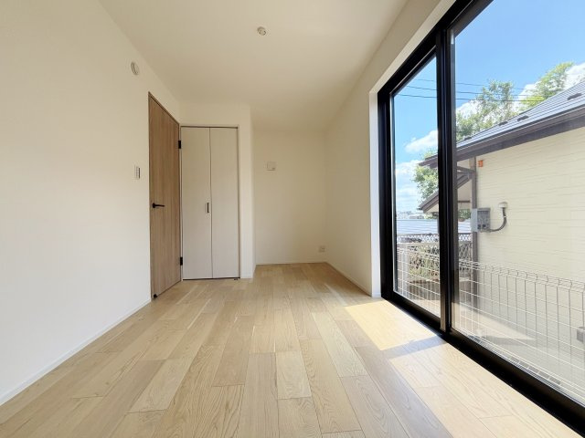 和光市新倉2丁目 限定1棟の洋室|1階5.75帖洋室(納戸表記)
2面開口の明るく快適なお部屋です