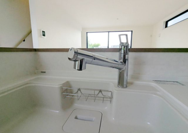 和光市新倉2丁目 限定1棟のキッチン|便利なビルトイン浄水器を装備しています