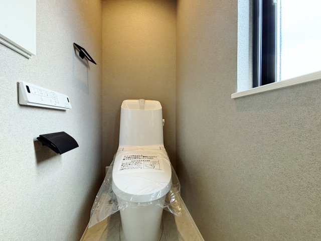 和光市新倉2丁目 限定1棟のトイレ|トイレは2階と3階に設置しているので忙しい朝にも便利です