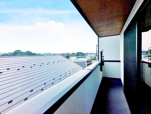 和光市新倉2丁目 限定1棟のバルコニー|南西側に面した2階ワイドバルコニー
毎日のお洗濯物も快適に干せます
周辺に高い建物はないので開放的な眺望が広がります
生活に+αのゆとりを演出する2面バルコニーを設置しています