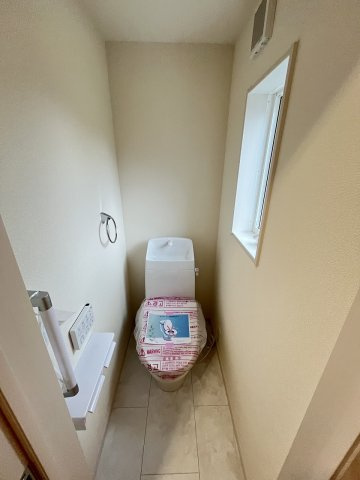 【内装】 | 福岡市南区和田2丁目第1　1号棟（全1棟）【仲介手数料無料・0円】 | 施工例。2階にもトイレです。施工例は完成時と異なる場合があります。