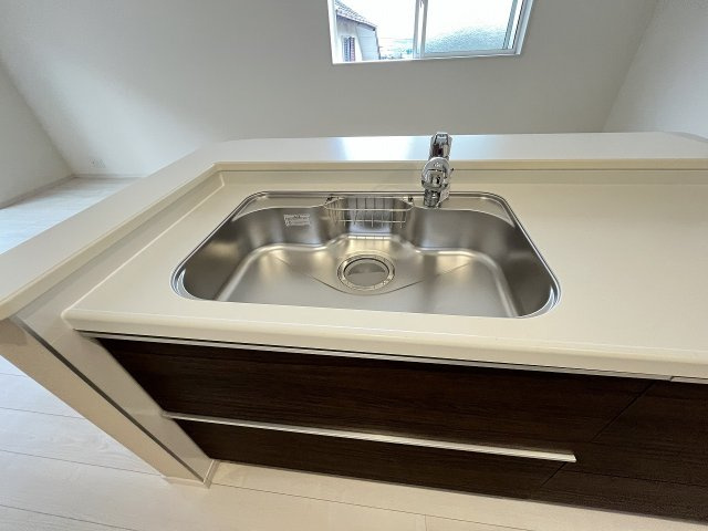 【キッチン】 | 福岡市南区和田2丁目第1　1号棟（全1棟）【仲介手数料無料・0円】 | 施工例。施工例は完成時と異なる場合があります。
