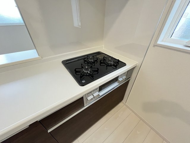 【キッチン】 | 福岡市南区和田2丁目第1　1号棟（全1棟）【仲介手数料無料・0円】 | 施工例。施工例は完成時と異なる場合があります。