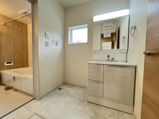 【洗面所】 | 福岡市南区和田2丁目第1　1号棟（全1棟）【仲介手数料無料・0円】 | 施工例。施工例は完成時と異なる場合があります。