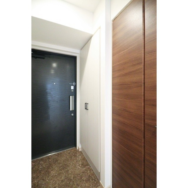 神戸市中央区浜辺通４丁目の賃貸マンションの玄関