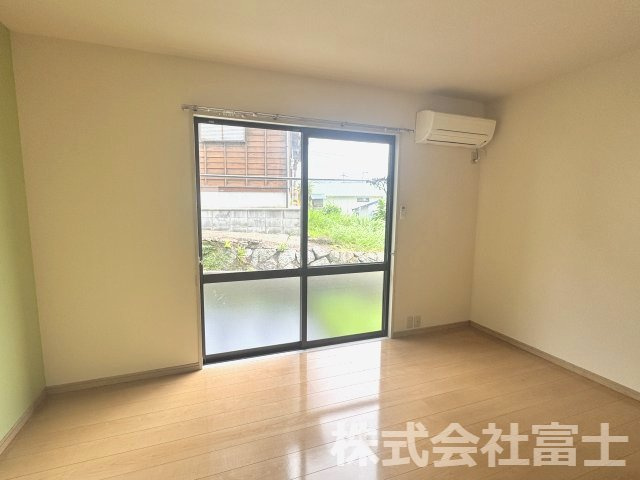 ファミールガーデンA棟の洋室