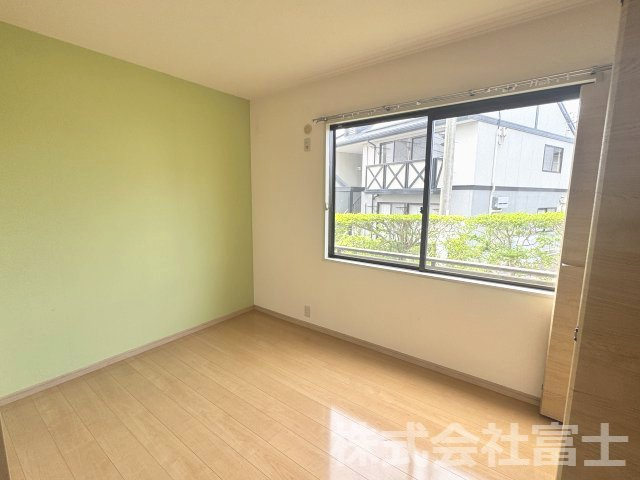 ファミールガーデンA棟の洋室