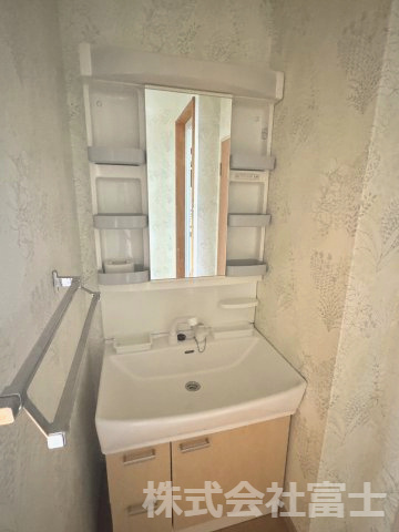 ファミールガーデンA棟の独立洗面台