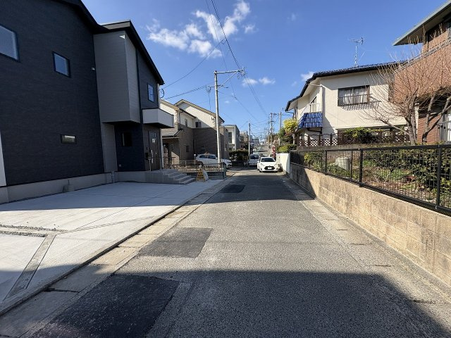 【その他】 | 福岡市南区皿山1丁目6期　2号棟（全2棟）【仲介手数料無料・0円】 | 現地写真。前面道路です。