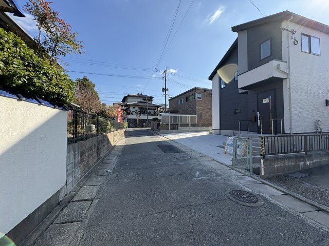 【その他】 | 福岡市南区皿山1丁目6期　2号棟（全2棟）【仲介手数料無料・0円】 | 現地写真。前面道路です。