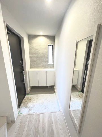 【玄関】 | 福岡市南区皿山1丁目6期　2号棟（全2棟）【仲介手数料無料・0円】 | 施工例。施工例は完成時と異なる場合があります。