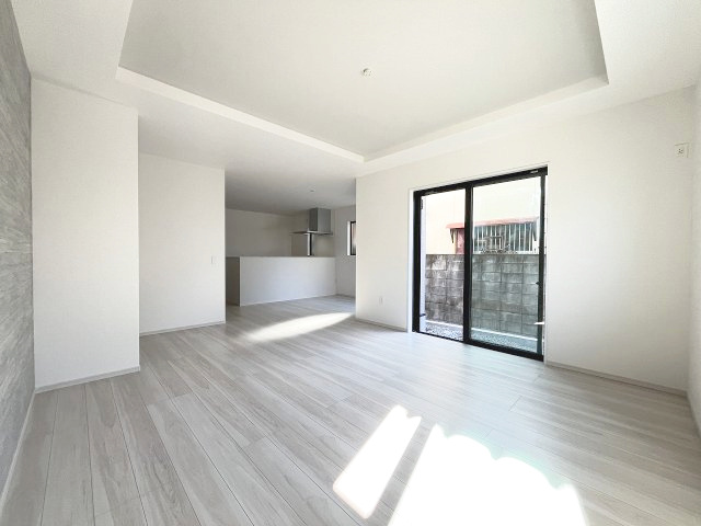 【居間・リビング】 | 福岡市南区皿山1丁目6期　2号棟（全2棟）【仲介手数料無料・0円】 | 現地写真。リビングです。