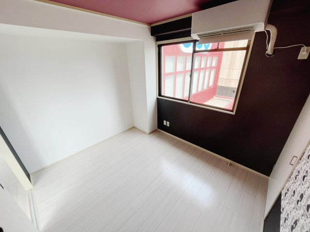 第2森本ビルの洋室