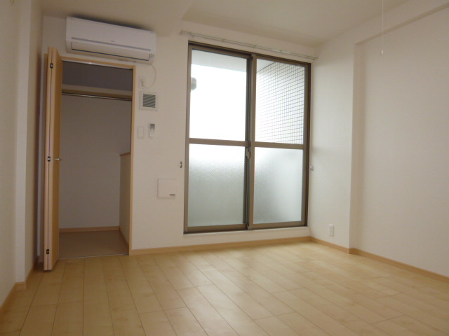 グレイスＫＩＫＫＡＷＡの居間・リビング|洋室