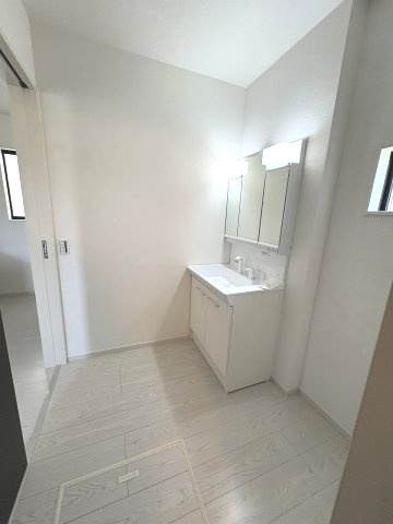 【洗面所】 | 福岡市南区皿山1丁目6期　1号棟（全2棟）【仲介手数料無料・0円】 | 施工例。施工例は完成時と異なる場合があります。