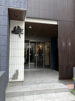 【エントランス】 | Catモチーフがユニーク♪