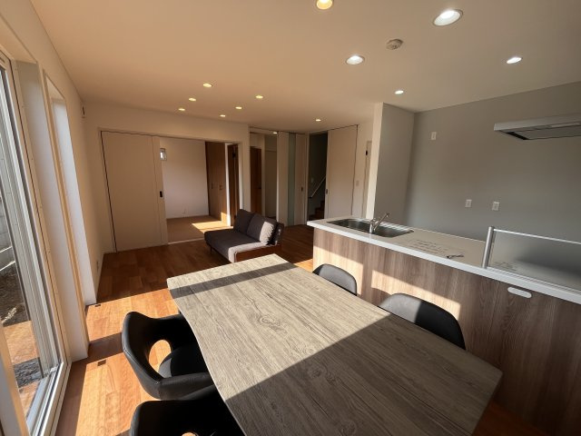 山形市北町3丁目3-47の居間・リビング|1/18撮影
特典☆家具（ソファ、ダイニングセット）もプレゼント！