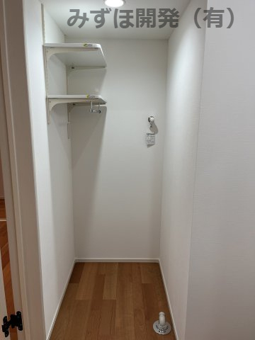 山形市北町3丁目3-47のランドリースペース|洗濯機置き場です
便利な棚付きです！