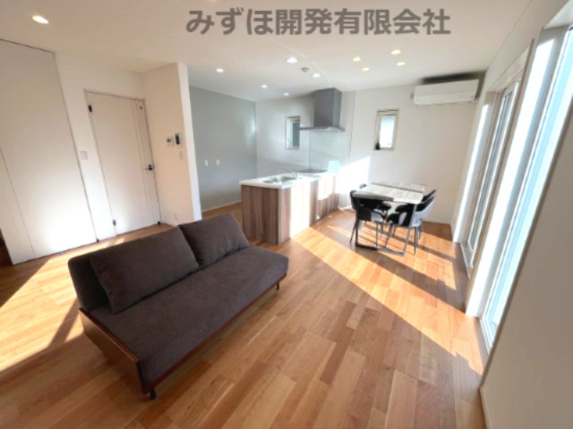 山形市北町3丁目3-47の居間・リビング|1/18撮影
特典☆家具（ソファ、ダイニングセット）もプレゼント！