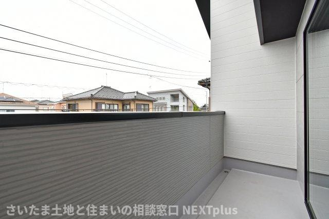 久喜市本町10期全3棟　1号棟のバルコニー|難しいイメージの住宅ローンは経験スタッフが丁寧にお手伝いしますのでご安心下さい。「家を買って終わり」ではなく、「買ってからがスタート」と考え、一人ひとりにあった資金計画やプランをご提案致します！