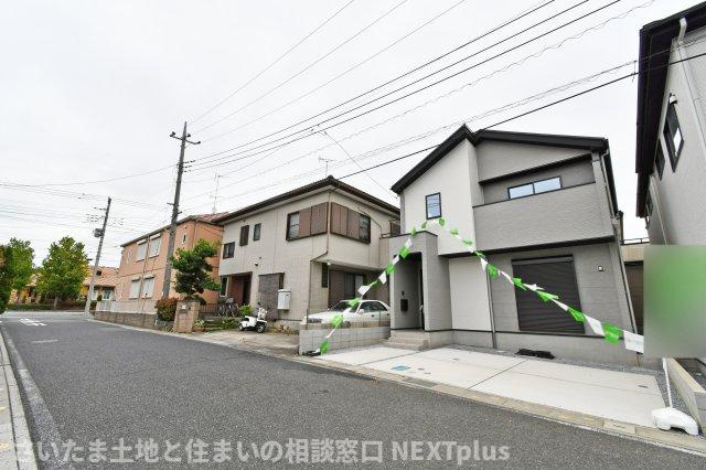 久喜市本町10期全3棟　1号棟の前面道路含む現地写真|当社はポータルサイト掲載物件、他社様掲載物件なども含めて複数物件をまとめてご案内可能です！気になる物件はいくつでもご気軽にお申し付けください。皆様のご連絡心よりお待ちしております。