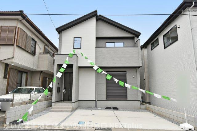 久喜市本町10期全3棟　1号棟の外観|JR宇都宮線『久喜』駅まで徒歩15分、自転車7分の好立地なので、通勤通学など都内へのアクセスも良好です！カースペース並列2台駐車可能なので、来客時の駐車スペースとしてもご使用いただけます◎