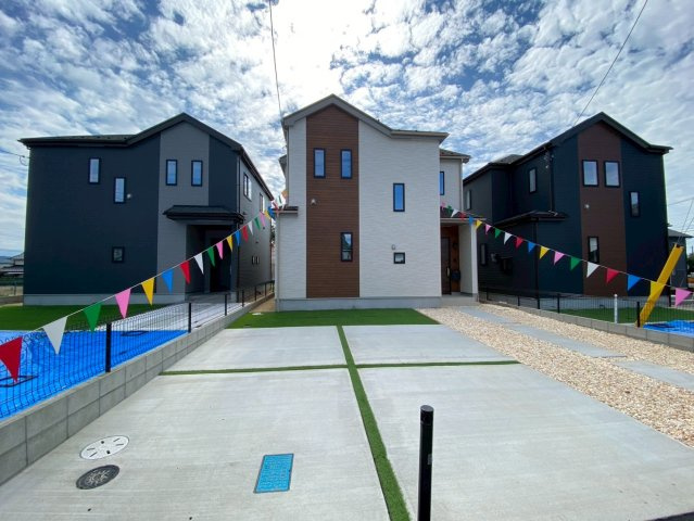 ハートフルタウン／菊陽町原水／B号棟の前面道路含む現地写真