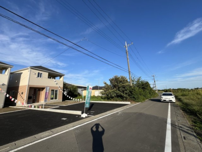 【前面道路含む現地写真】 | 深谷市武蔵野第2　クレイドルガーデン　新築戸建　全3棟　1号棟
