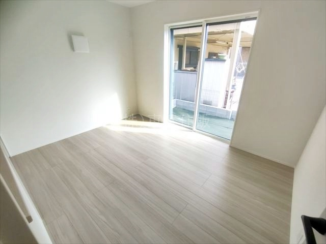 【子供部屋】 | 川越市砂新田3丁目第1期　全2棟　1号棟 | １階南東側6.0帖洋室　子供部屋にいかがでしょうか