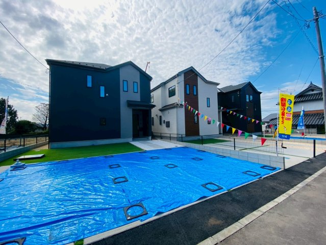 ハートフルタウン／菊陽町原水／Ｃ号棟の前面道路含む現地写真