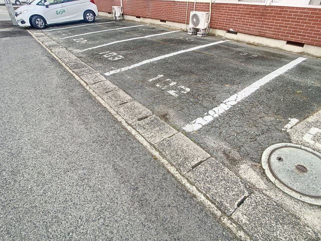 渡辺ハイツの駐車場