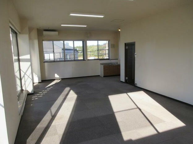 千葉市花見川区三角町　売事務所の内装