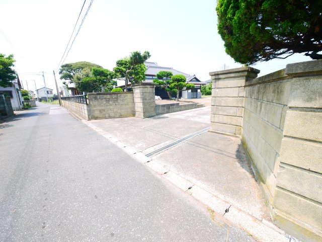 長生郡白子町浜宿　中古戸建の前面道路含む現地写真|内装リフォーム済み令和7年6月 敷地約546坪耐震補強済み海岸まで徒歩約10分 リビング約25.7帖